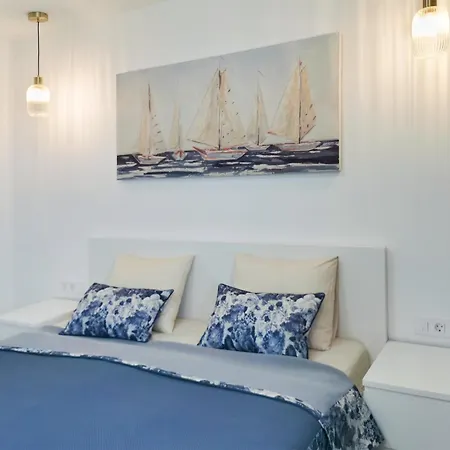 Royal Panorama Penthouse 아파트 아로나
