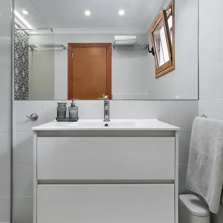 Royal Panorama Penthouse ארונה